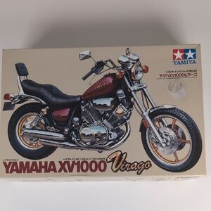 Yamaha XV1000 Virago Model Kit - Black and Red